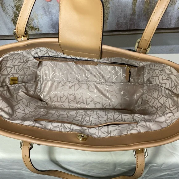 Calvin Klein Monogram White and Tan Tote Bag - Picture 4 of 7